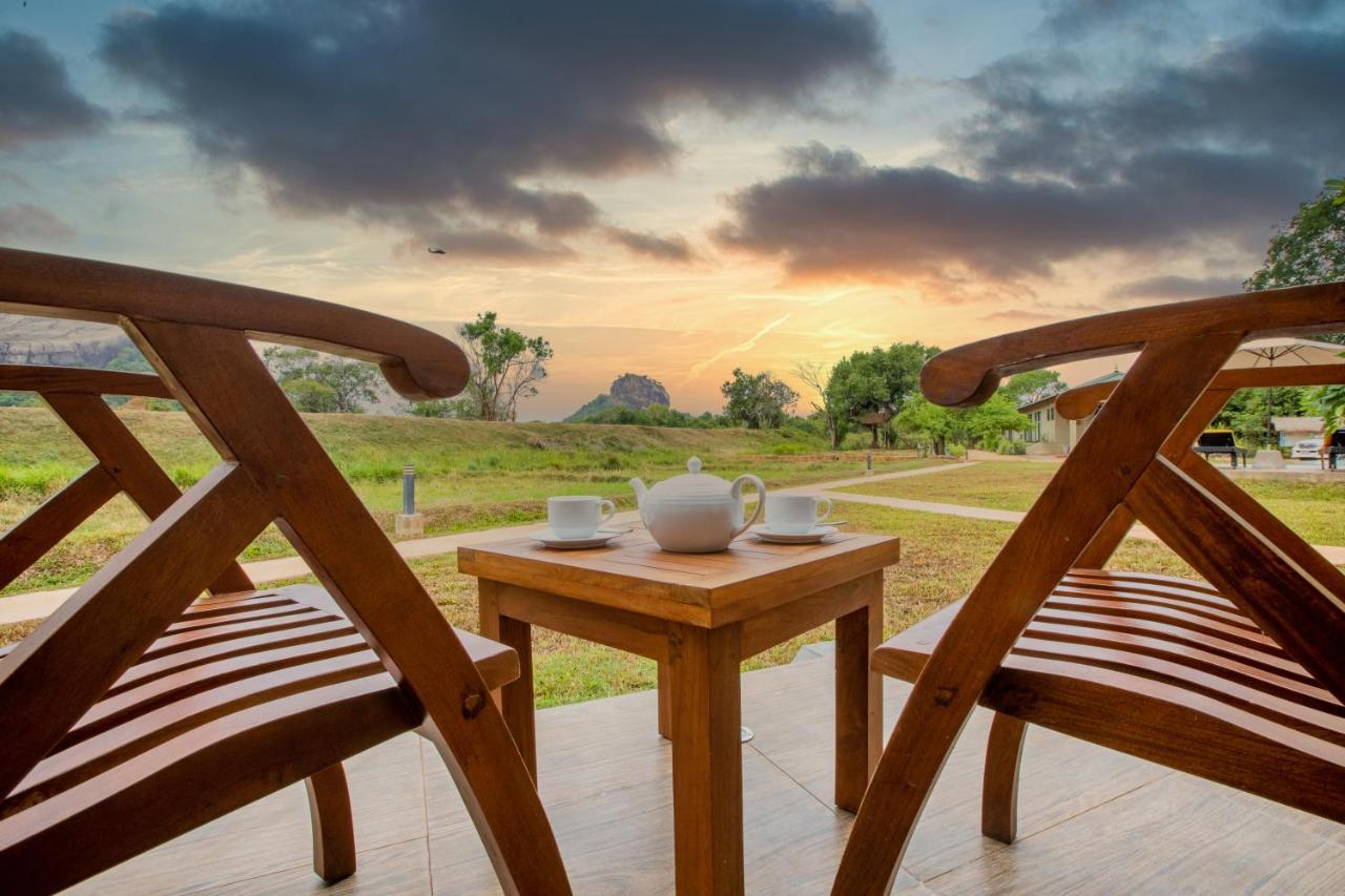 Sigiriya King'S Resort Bagian luar foto